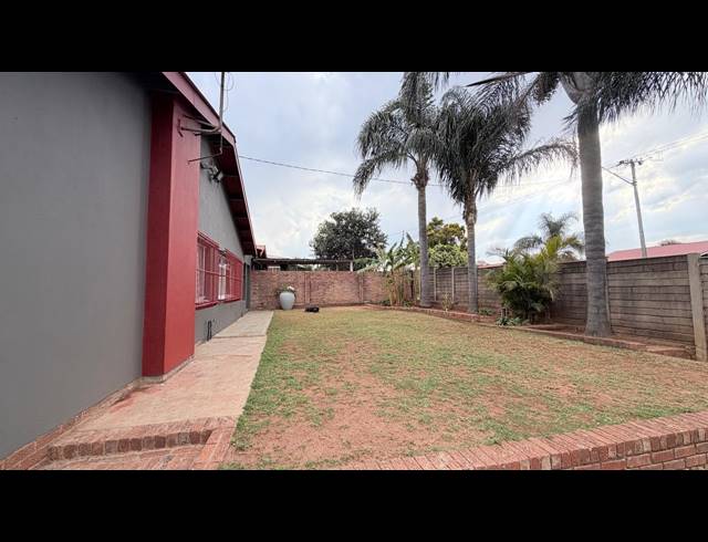 8 BEDROOM HOUSE FOR SALE IN WEST PARK